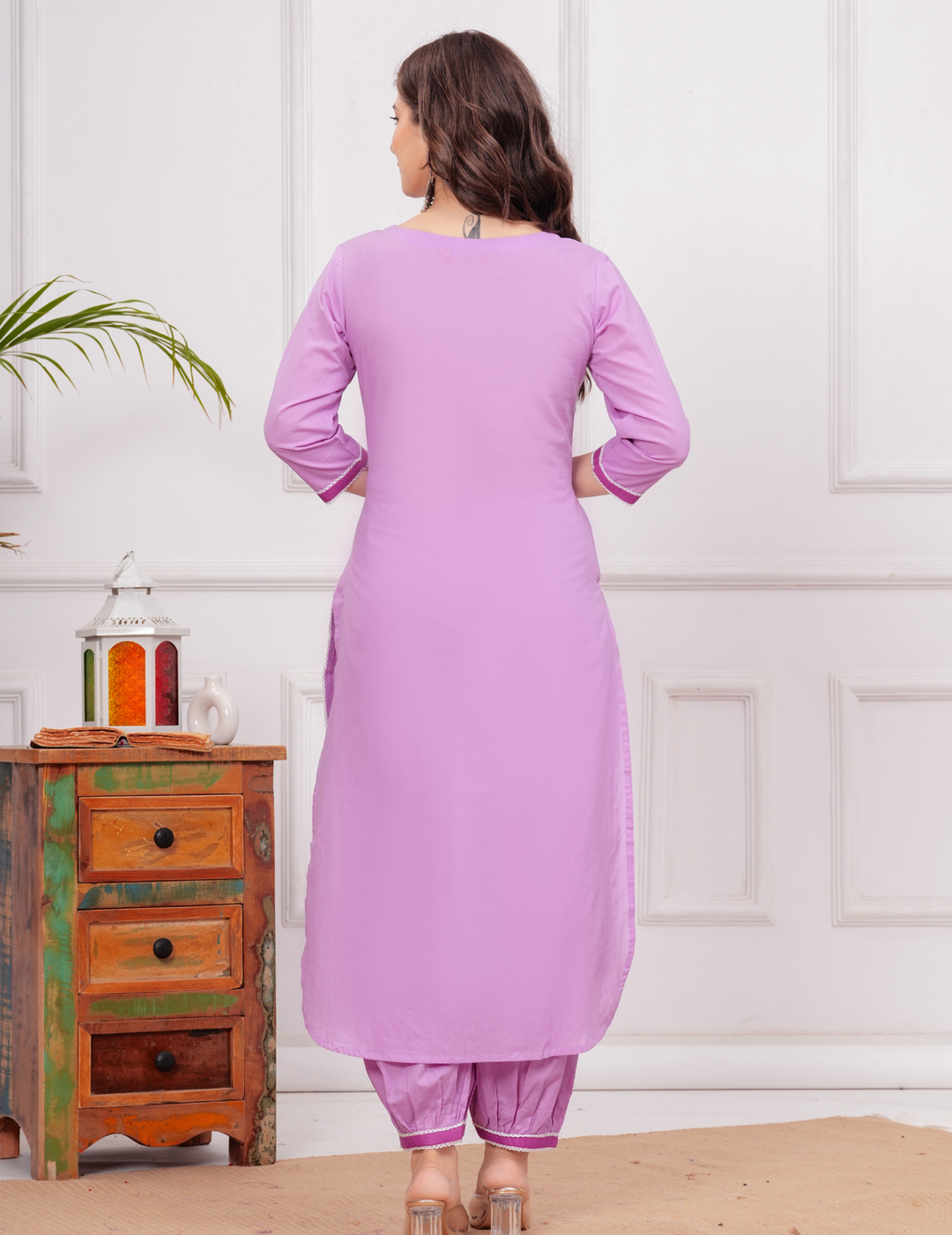 Elegant Lilac Traditional Salwar Kameez with Chiffon Dupatta